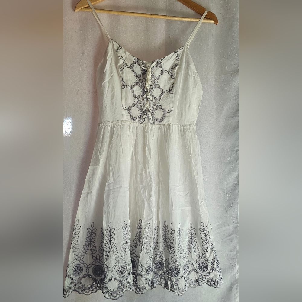 Guess White Garment with Gold Label